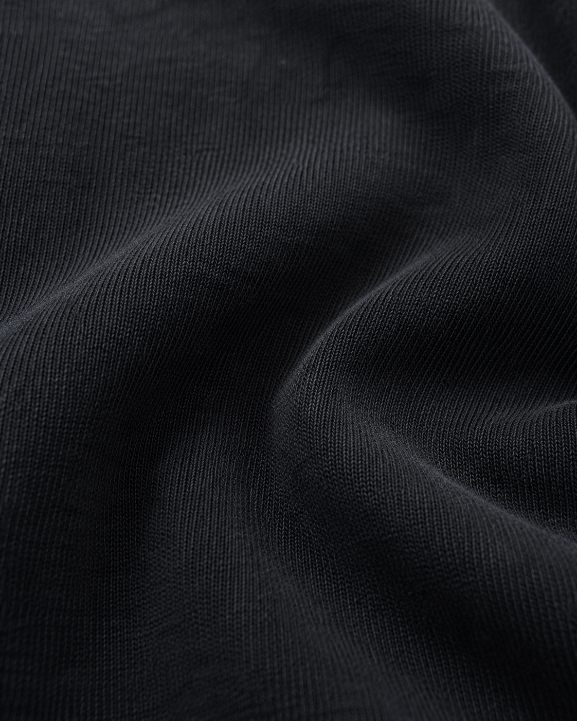 HEAVY FABRICS. SHARP SILHOUETTES. NO FILLER.